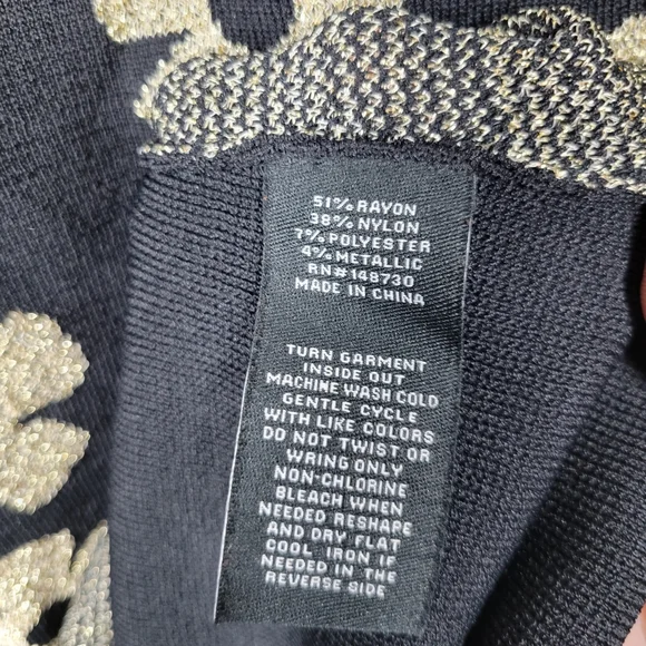 Sami + Dani Black Gold Daisy Print Knit Sleeveless Sweater Dress Size Medium - Picture 4 of 9